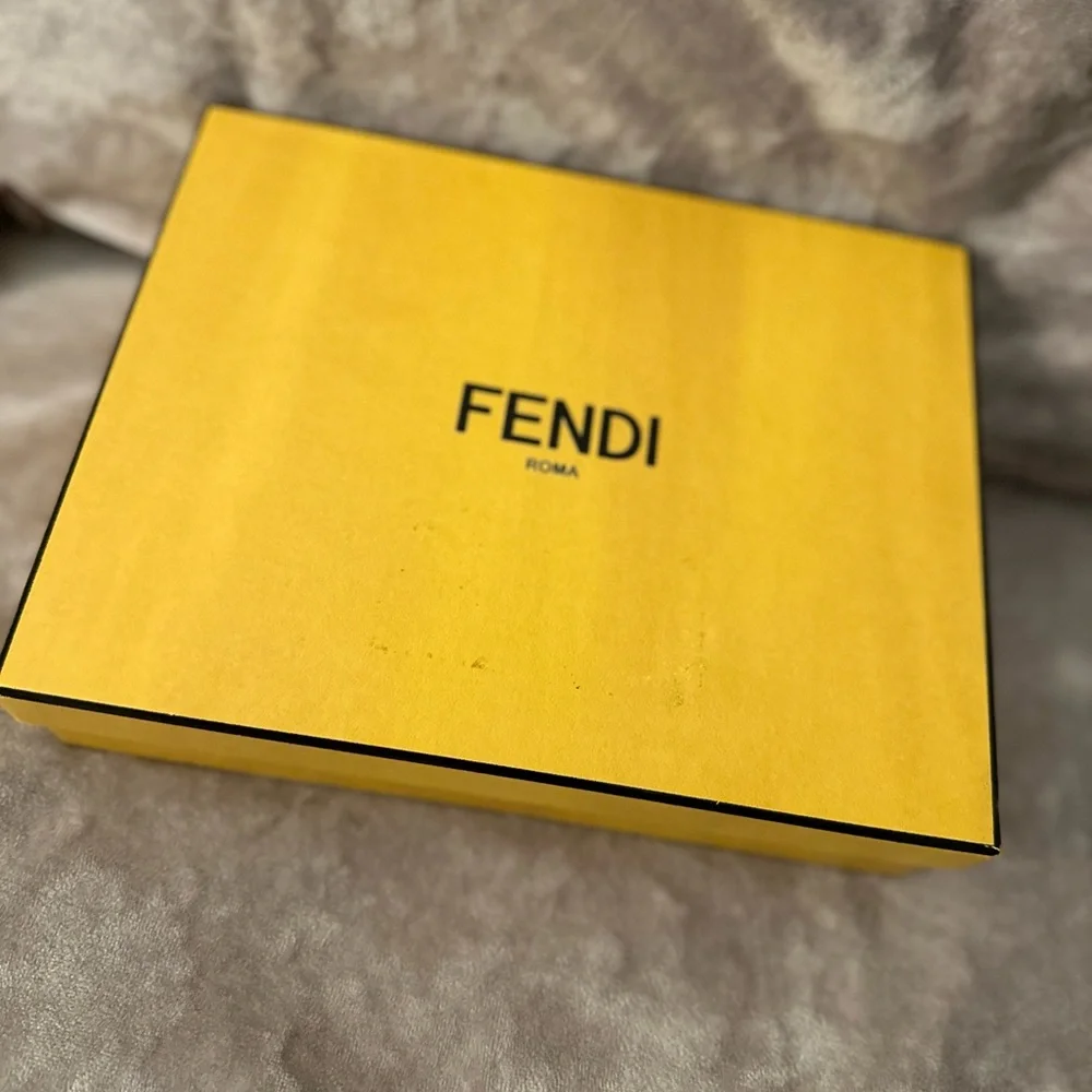 Fendi - Picture 8 of 8
